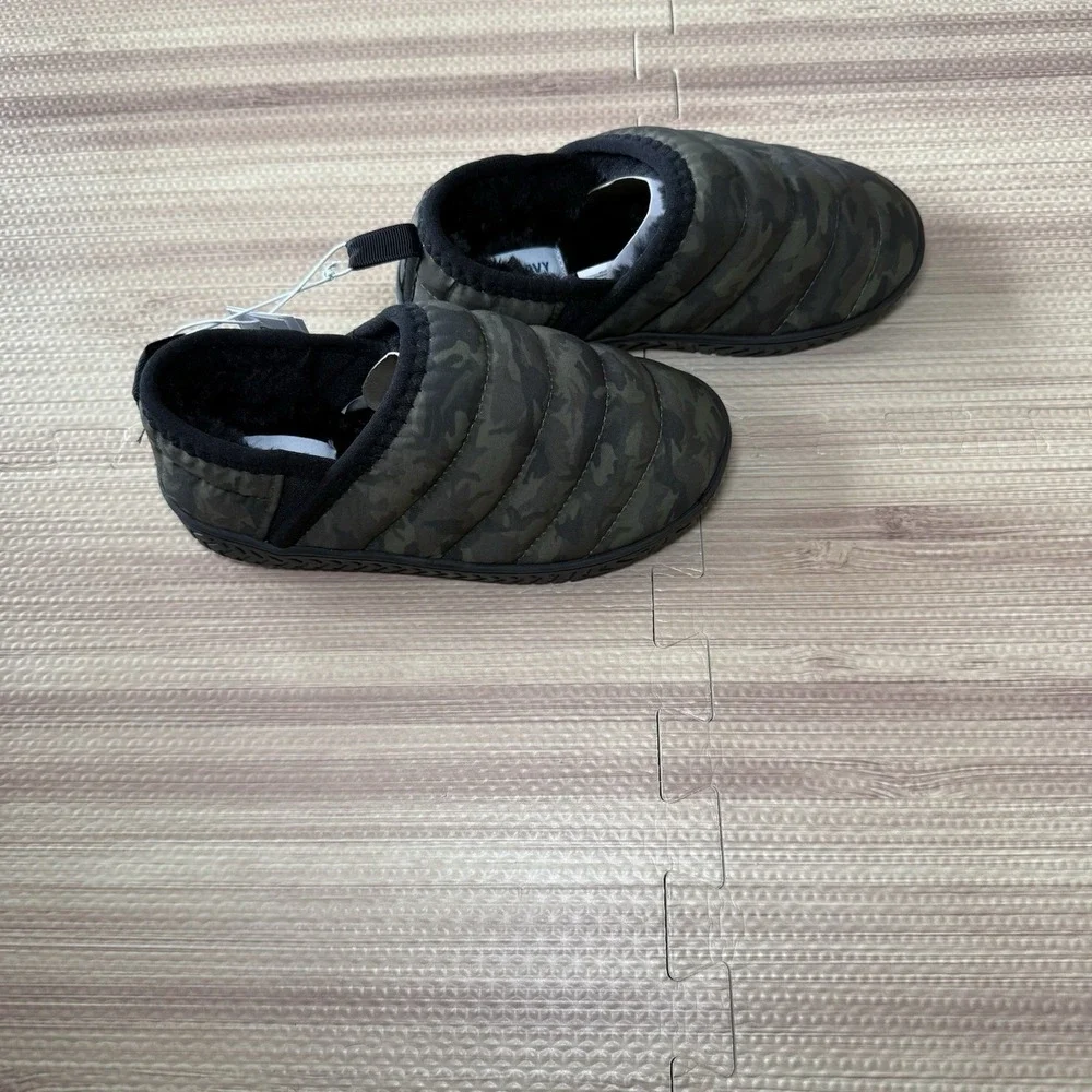 Old Navy Boys Camouflage Quilted Slip-On Slippers, Fleece Lined, Medium(12-13)